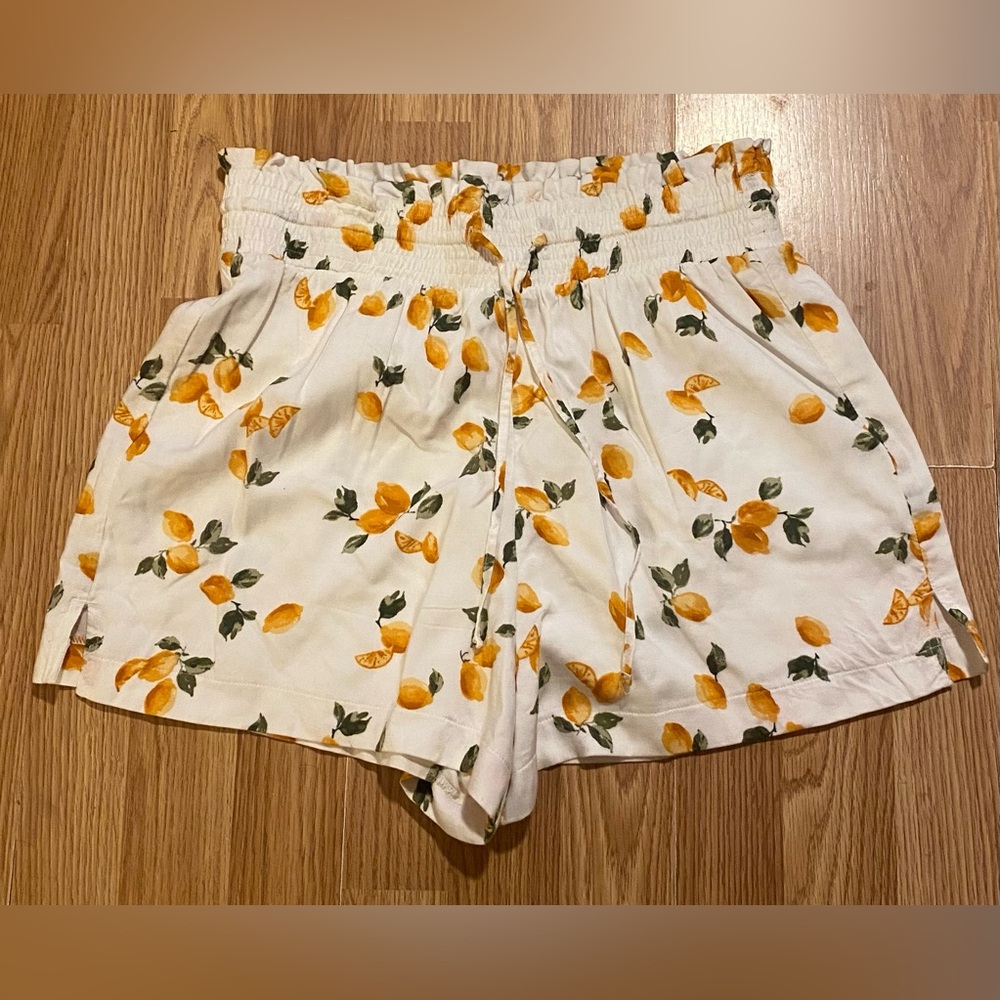 Abercrombie & Fitch White Lemon Print Smocked Waist Shorts
